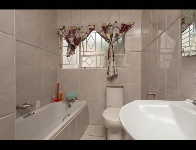 4 BEDROOM HOUSE FOR SALE IN MONDEOR